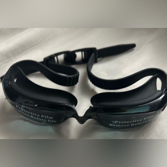 Swim ELITE Swimming Goggles and carrying case - Picture 3 of 9